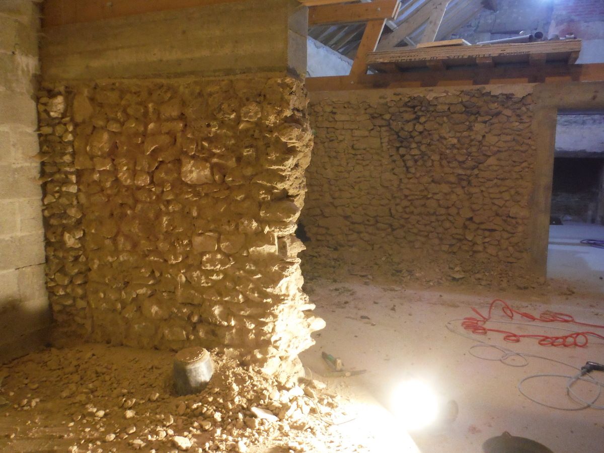 Ponçage de dalle, taille de pierres et piquetage de murs!