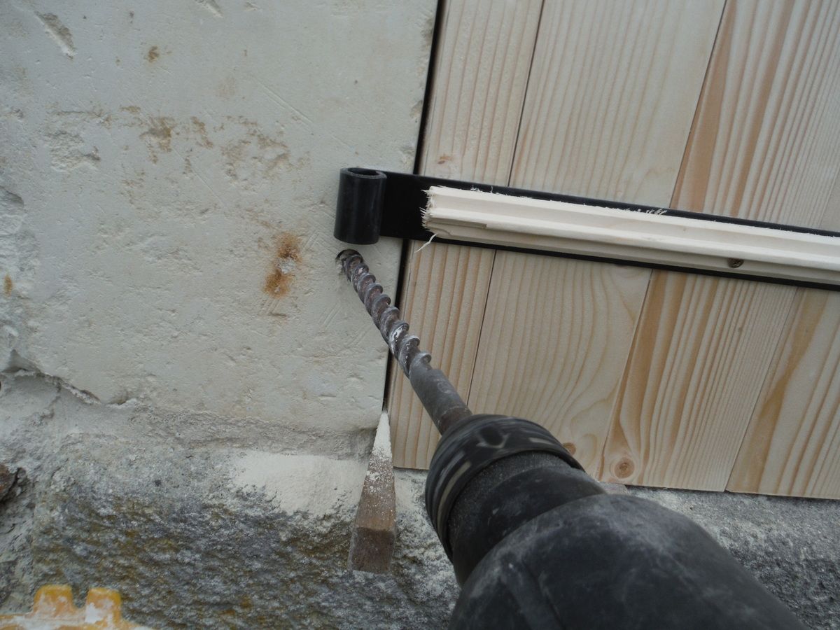 Reprise du blog: Réalisation de volets en bois pour les portes et fenêtres sur-mesure! 