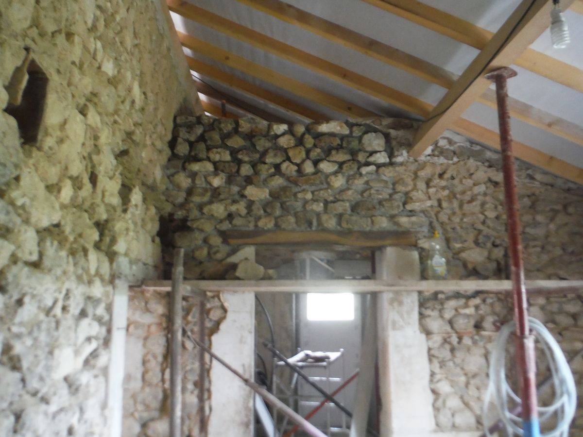 Encore de la maçonnerie! Rehausser un linteau de porte.
