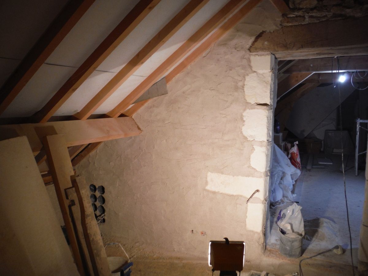 Derniers travaux de gros oeuvre pour le rez de chaussée! partie 3: enduit du mur de pignon!