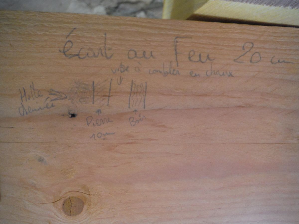 On continu le plafond et on réalise le linçoir de la cheminée!