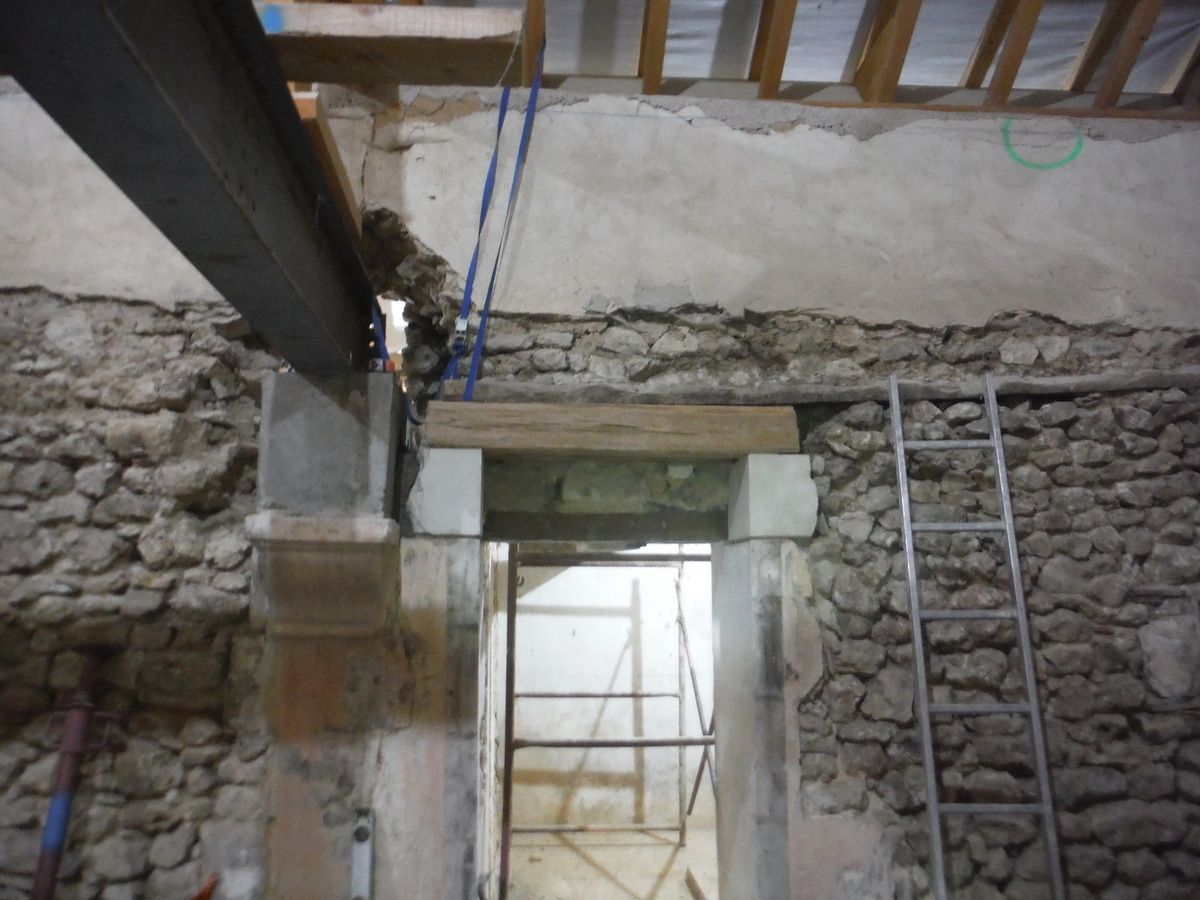 Encore de la maçonnerie! Rehausser un linteau de porte.