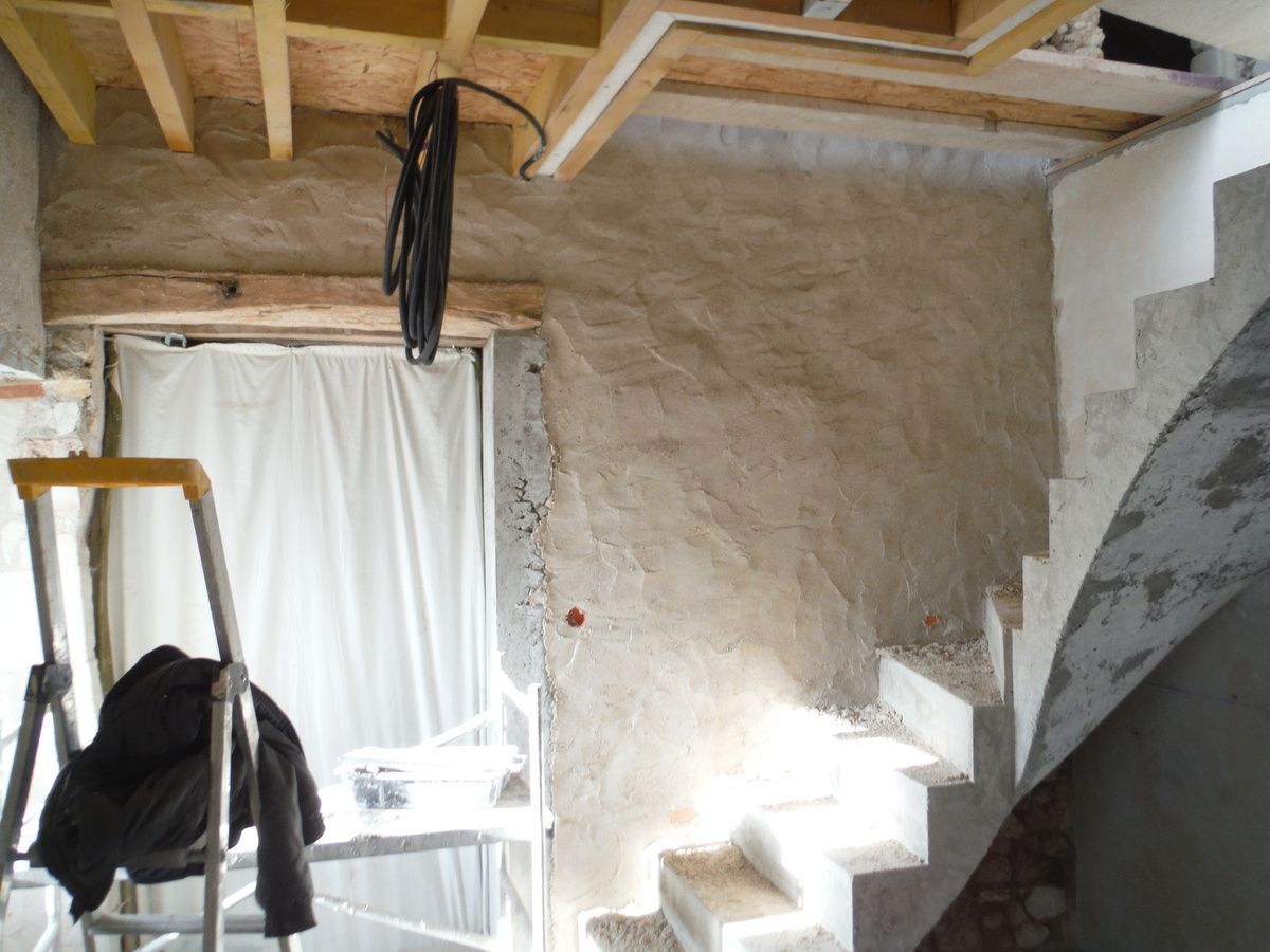 Derniers travaux de gros oeuvre pour le rez de chaussée! partie 3: enduit du mur de pignon!