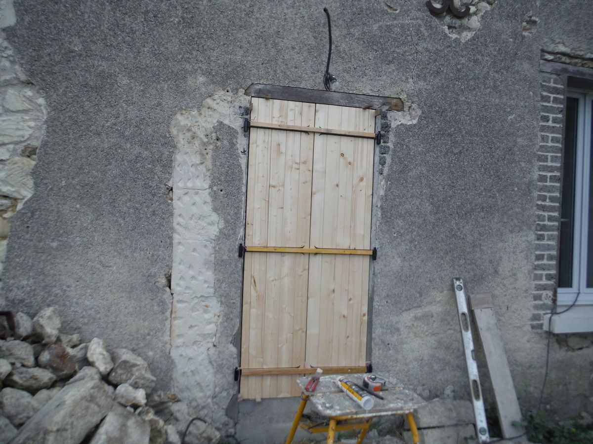 Reprise du blog: Réalisation de volets en bois pour les portes et fenêtres sur-mesure! 
