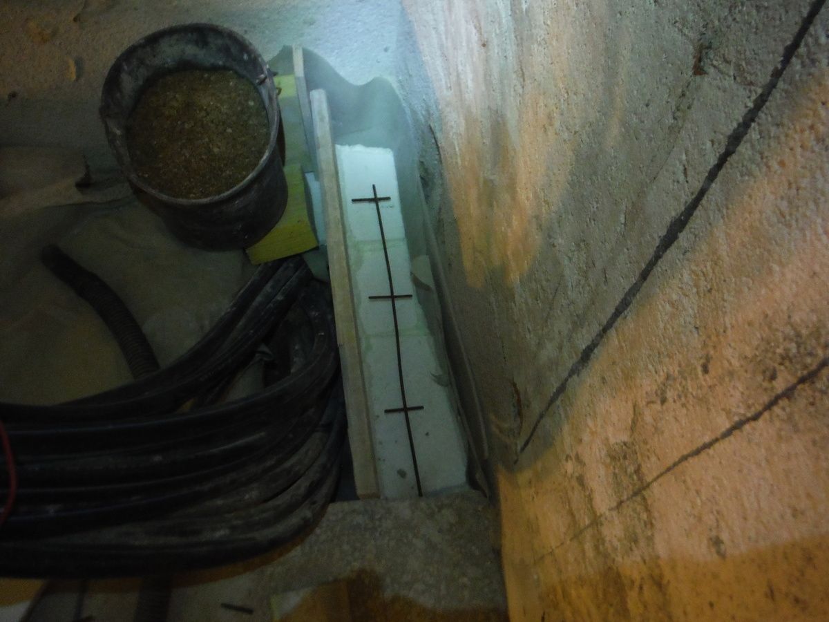 On continu les cloisons et l'isolation des murs!