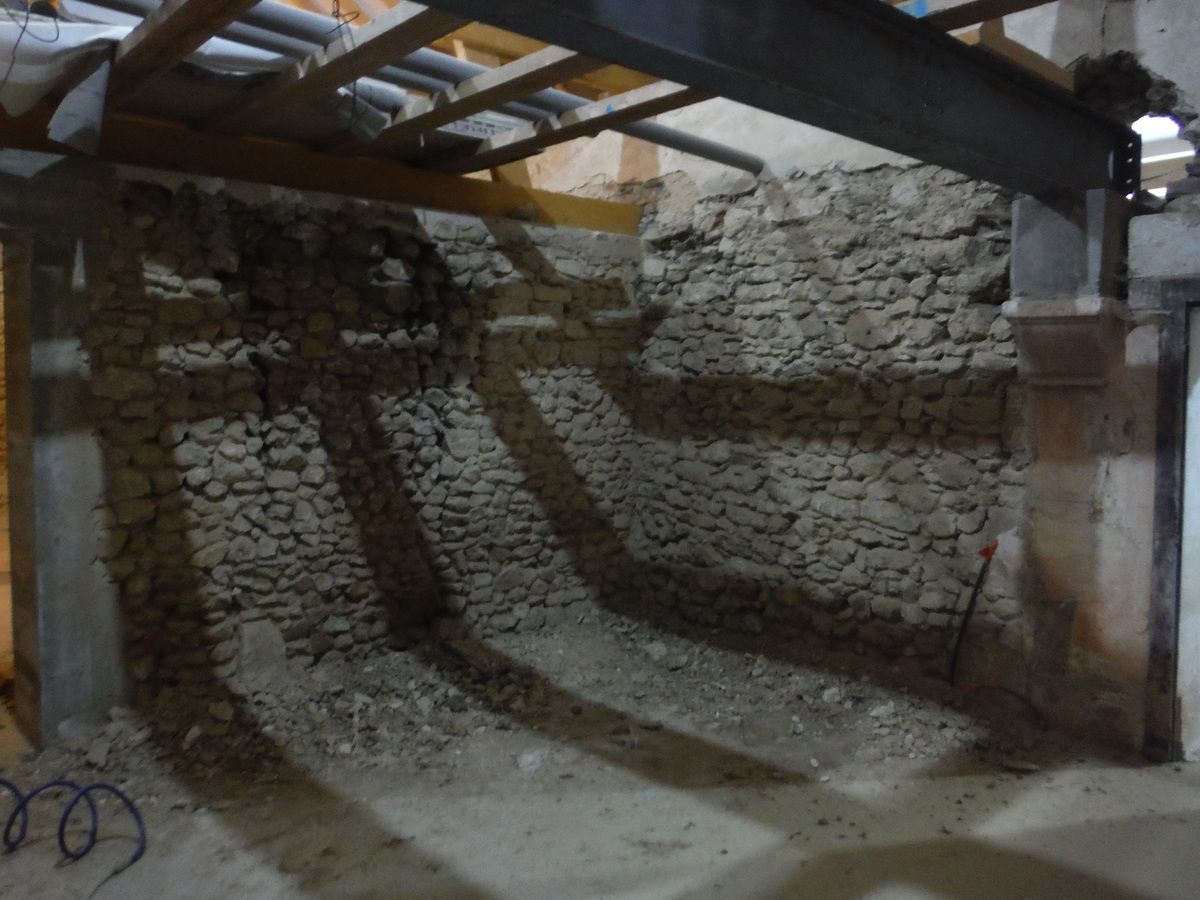 Ponçage de dalle, taille de pierres et piquetage de murs!