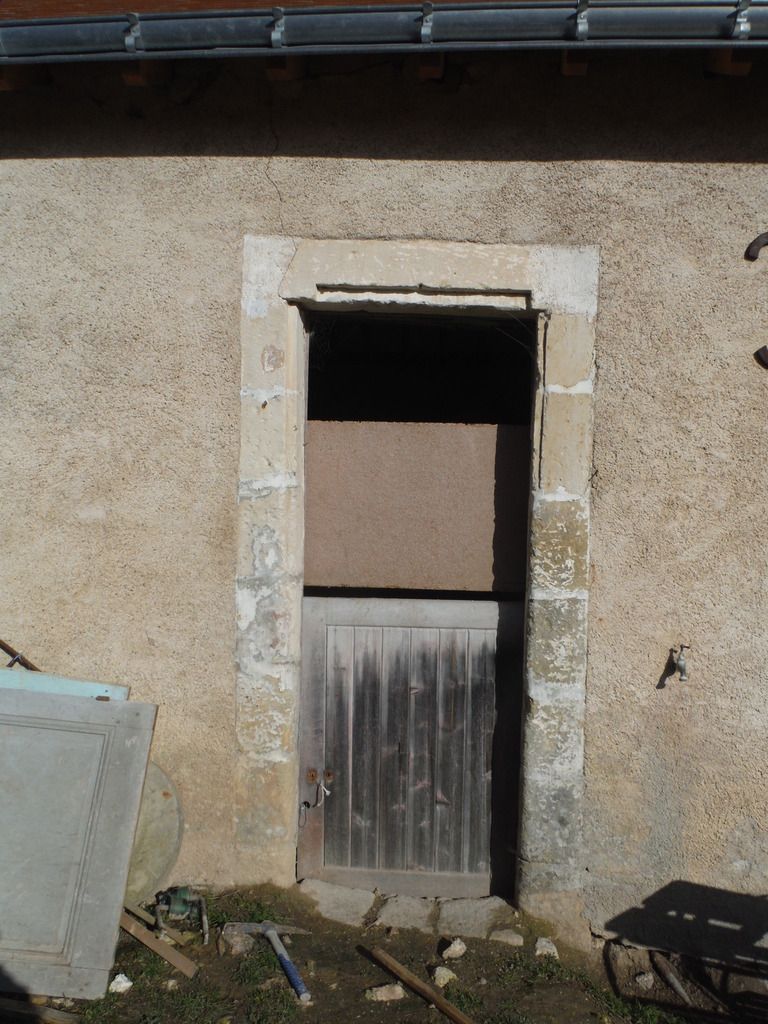 Ponçage de dalle, taille de pierres et piquetage de murs!