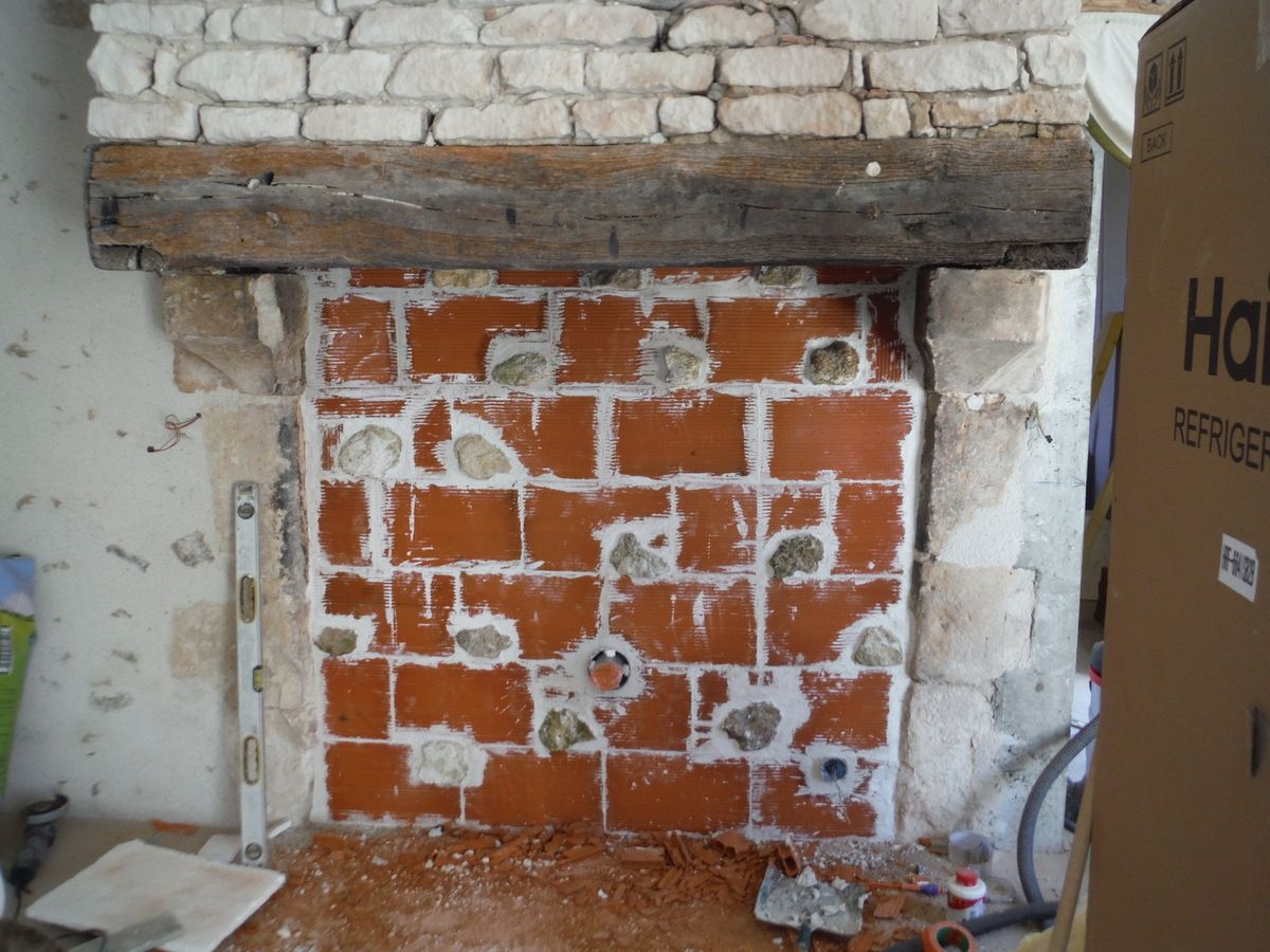 Rénover le mur noirci d'une cheminée!