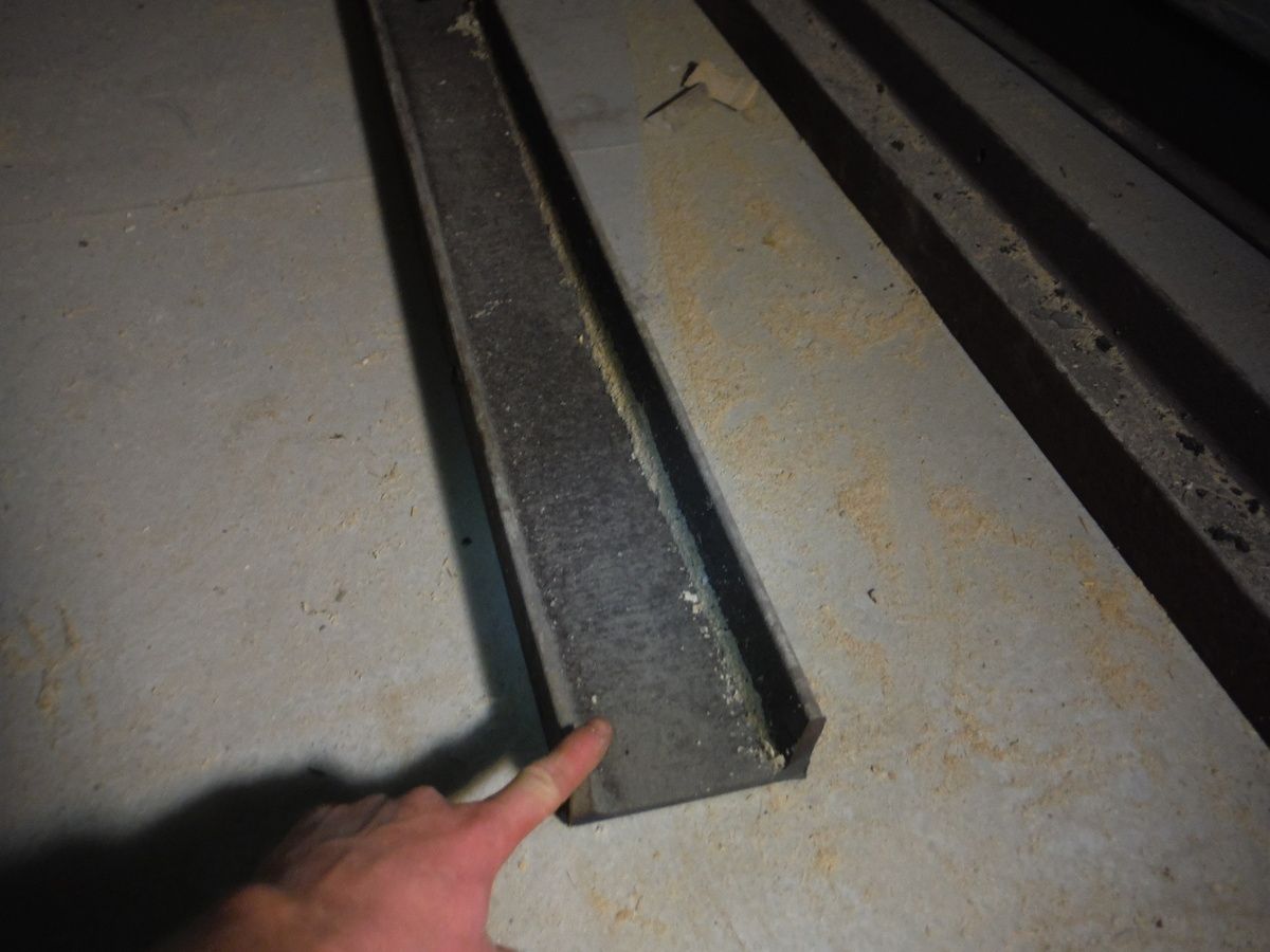 Faire un plancher suspendu sans poteau au sol.