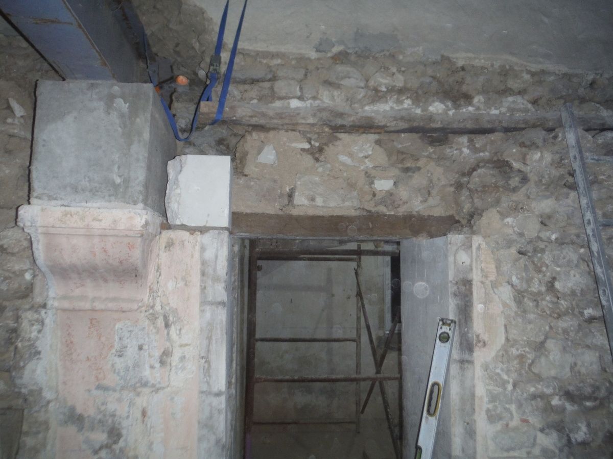 Encore de la maçonnerie! Rehausser un linteau de porte.