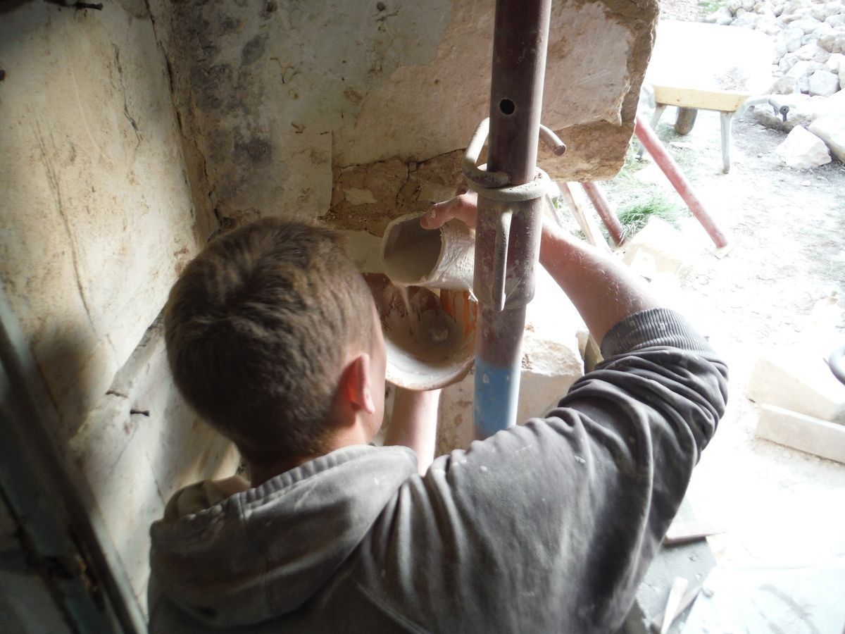 Rénovation du tour de porte en pierres de taille!