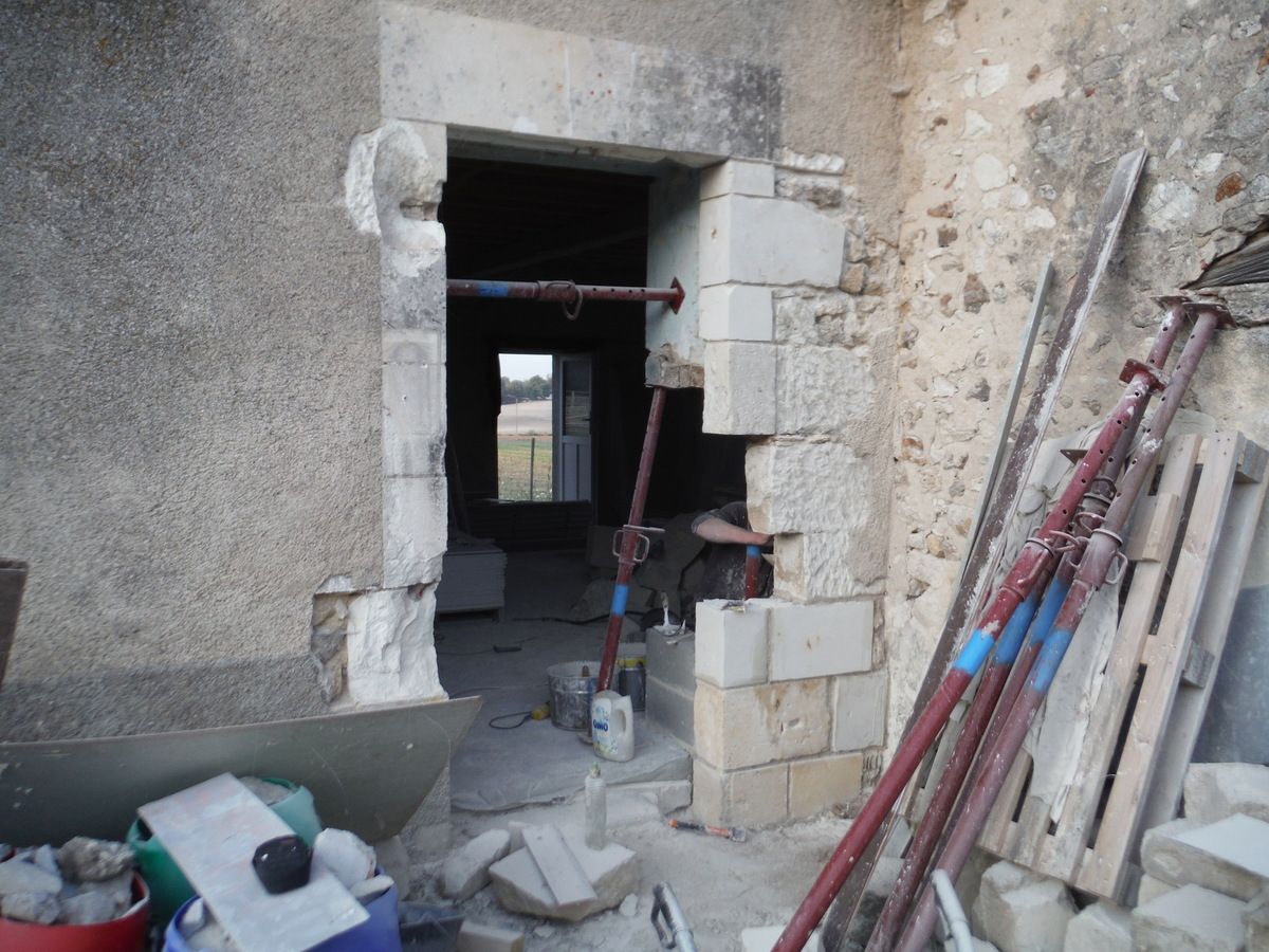Rénovation du tour de porte en pierres de taille!