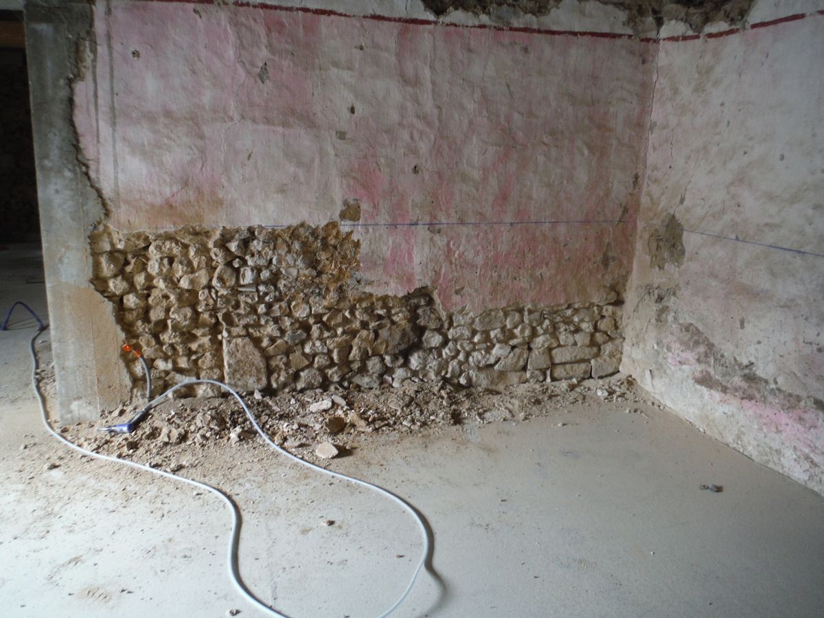 Ponçage de dalle, taille de pierres et piquetage de murs!