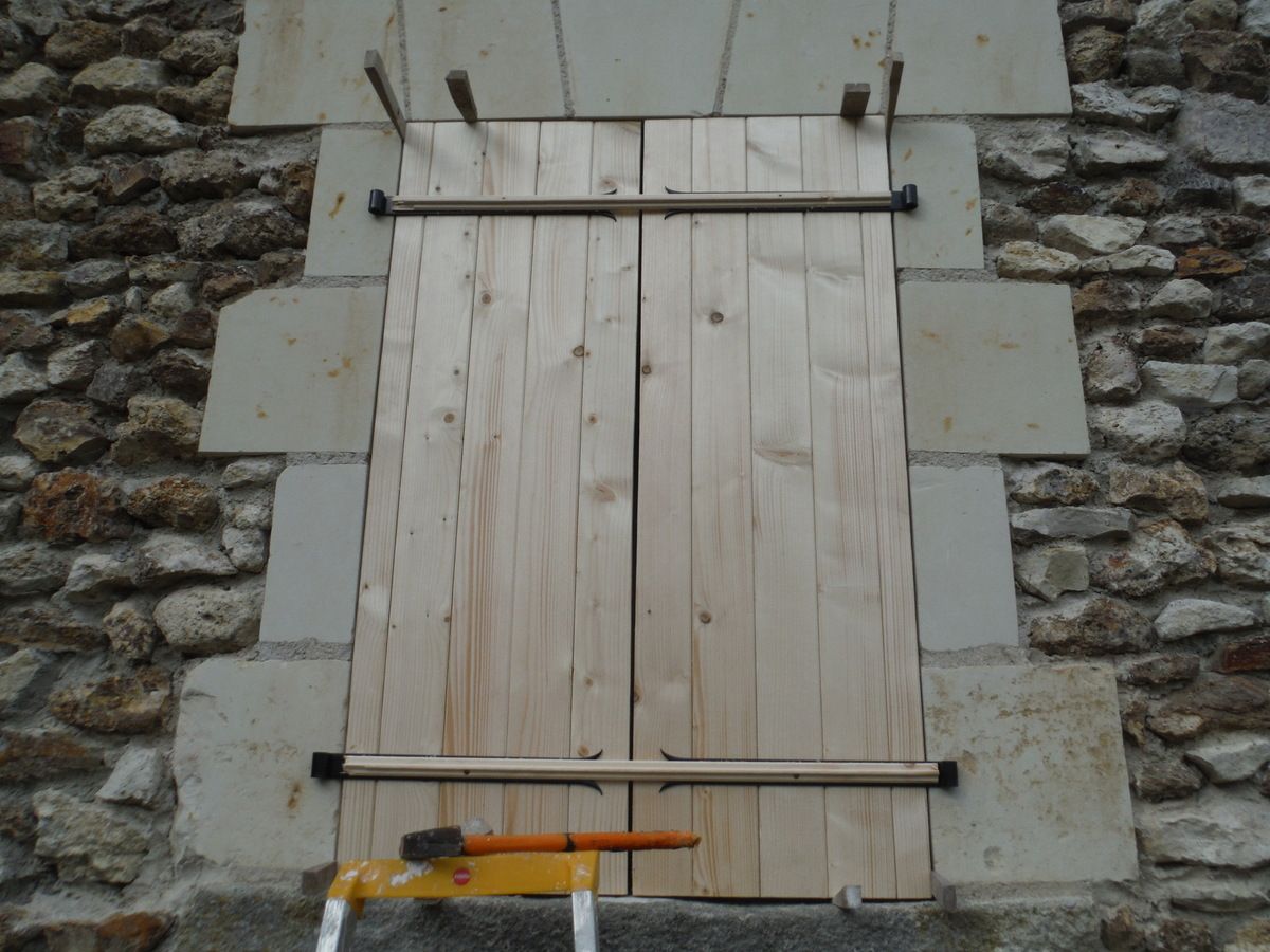 Reprise du blog: Réalisation de volets en bois pour les portes et fenêtres sur-mesure! 