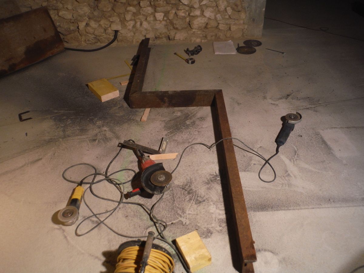 Faire un plancher suspendu sans poteau au sol.