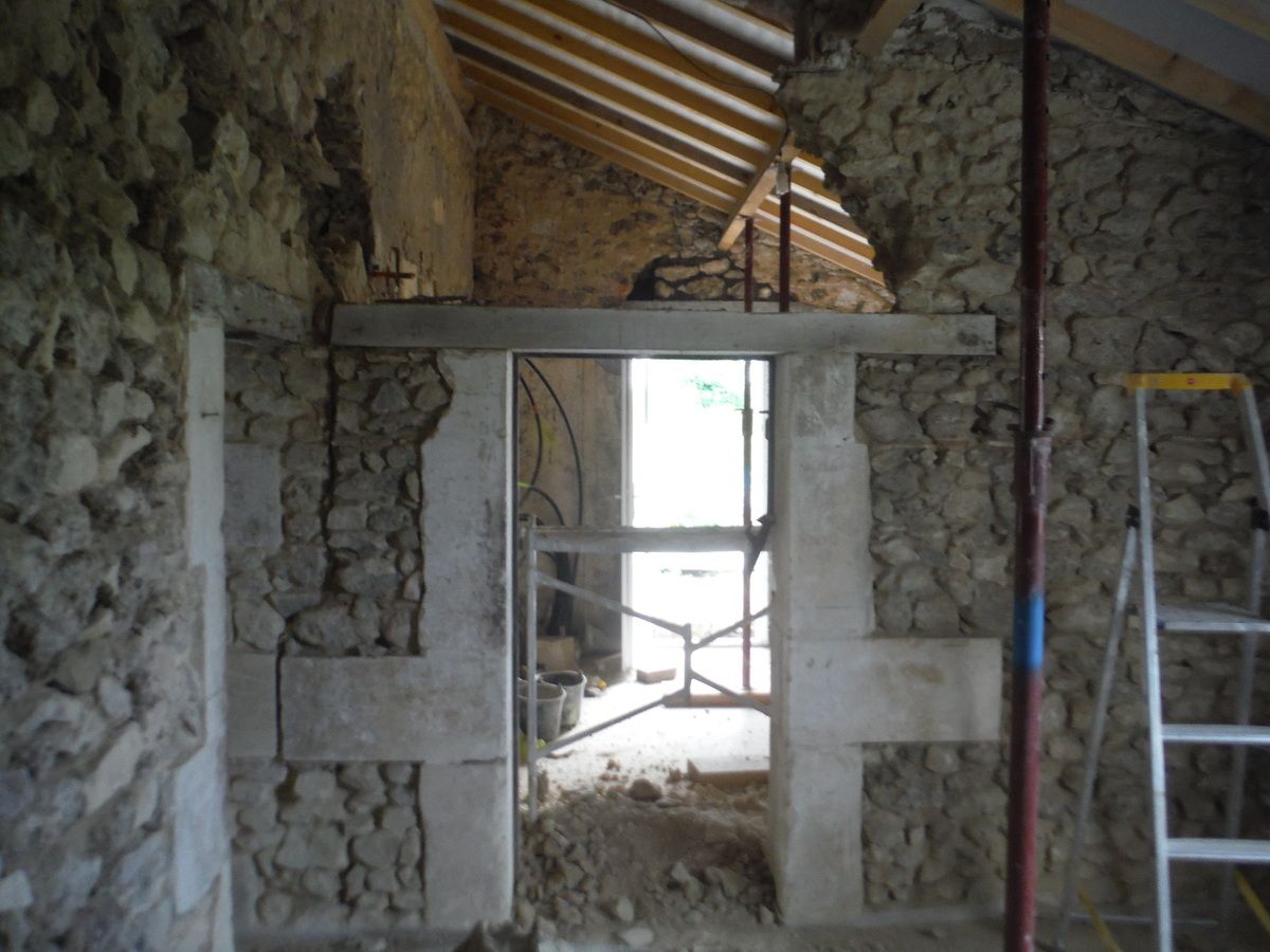 Encore de la maçonnerie! Rehausser un linteau de porte.