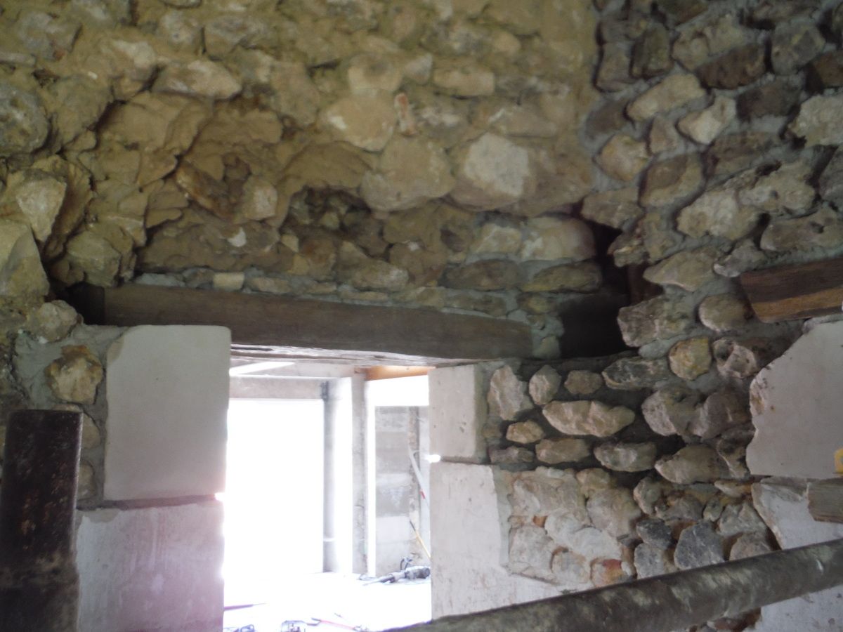 Encore de la maçonnerie! Rehausser un linteau de porte.