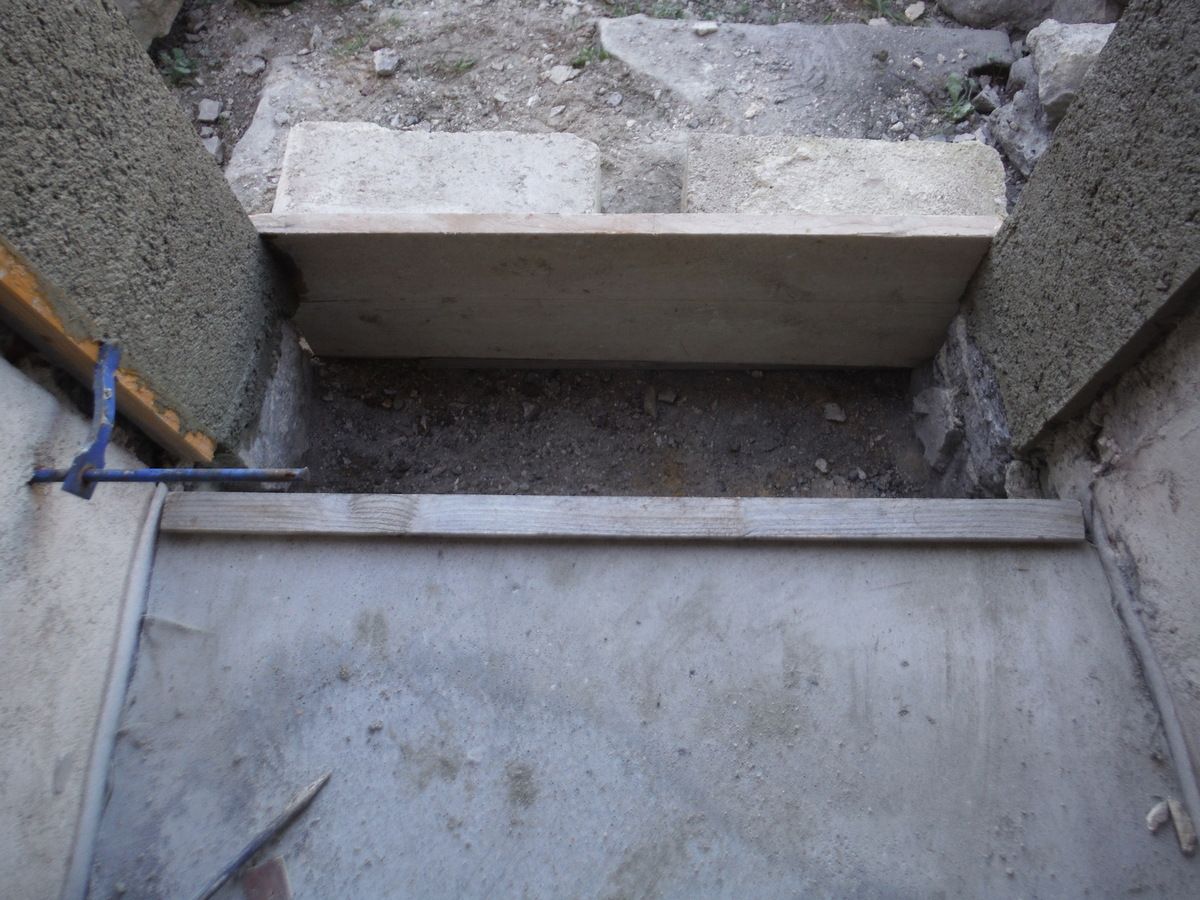 Divers travaux... (partie 2: la porte de la chambre)