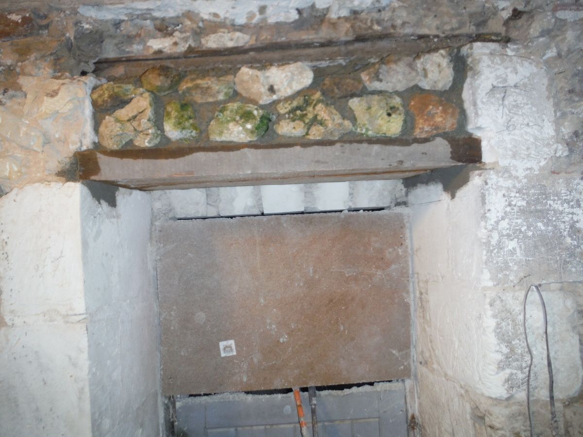 Ponçage de dalle, taille de pierres et piquetage de murs!
