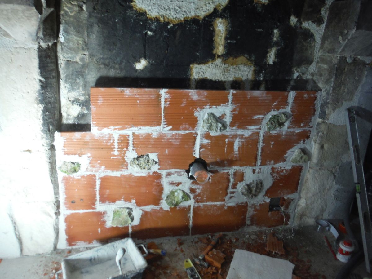 Rénover le mur noirci d'une cheminée!