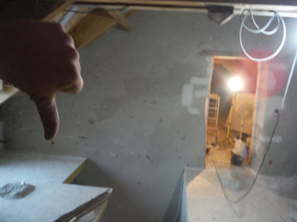 Derniers travaux de gros oeuvre pour le rez de chaussée! partie 3: enduit du mur de pignon!