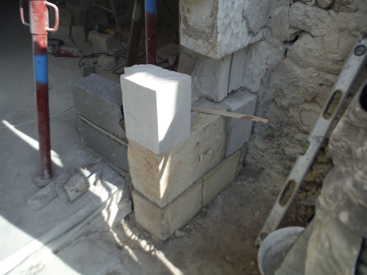 Rénovation du tour de porte en pierres de taille!