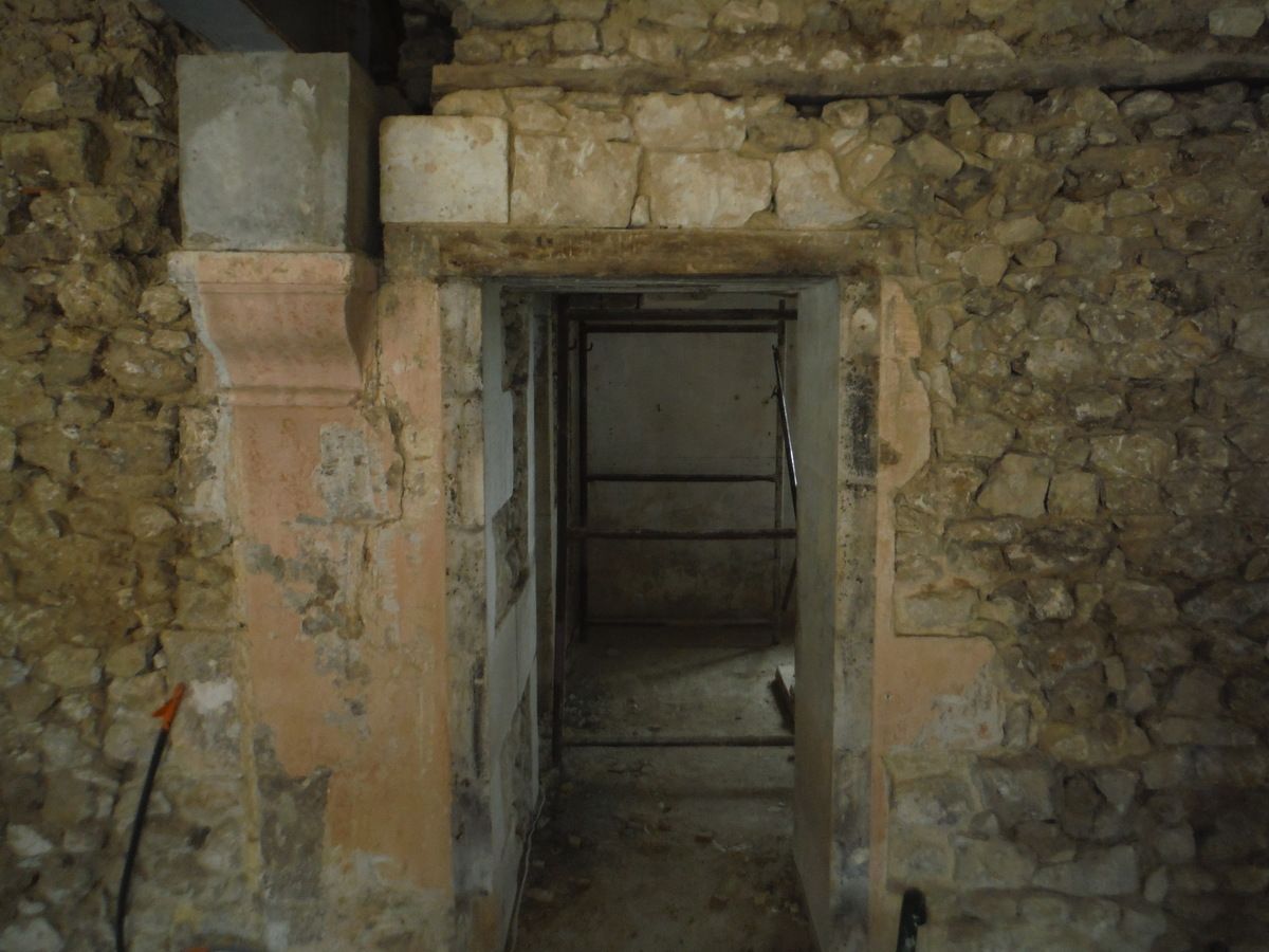 Encore de la maçonnerie! Rehausser un linteau de porte.