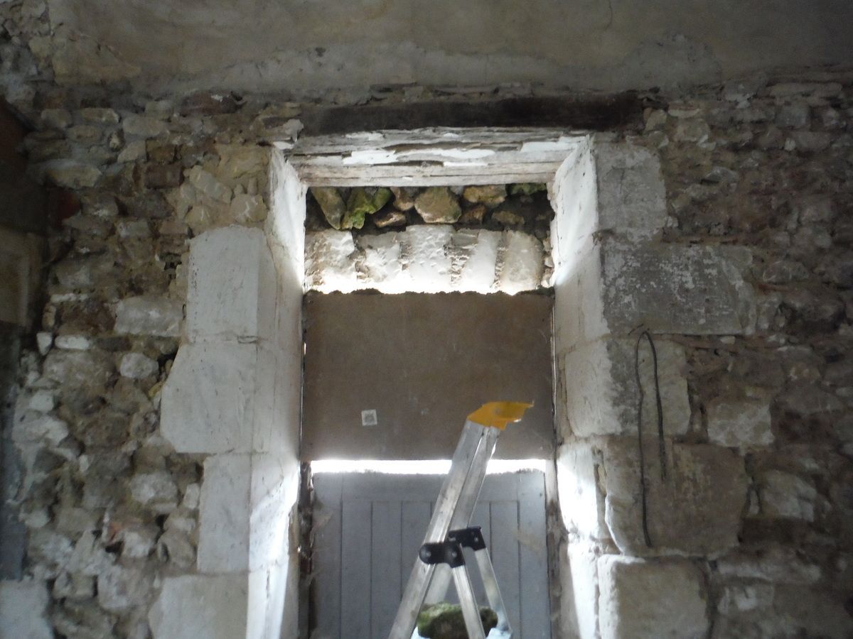 Ponçage de dalle, taille de pierres et piquetage de murs!