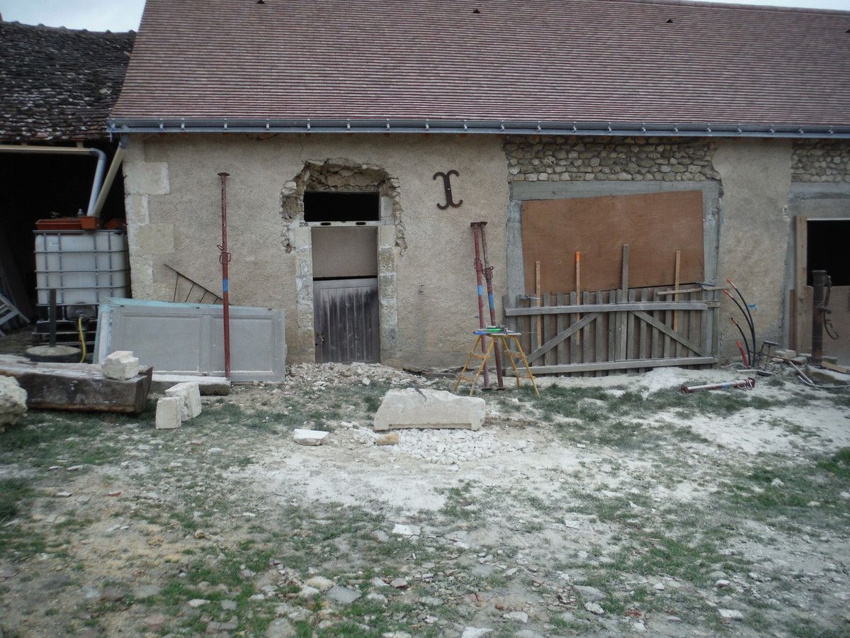 Ponçage de dalle, taille de pierres et piquetage de murs!
