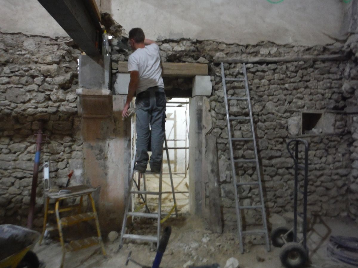 Encore de la maçonnerie! Rehausser un linteau de porte.